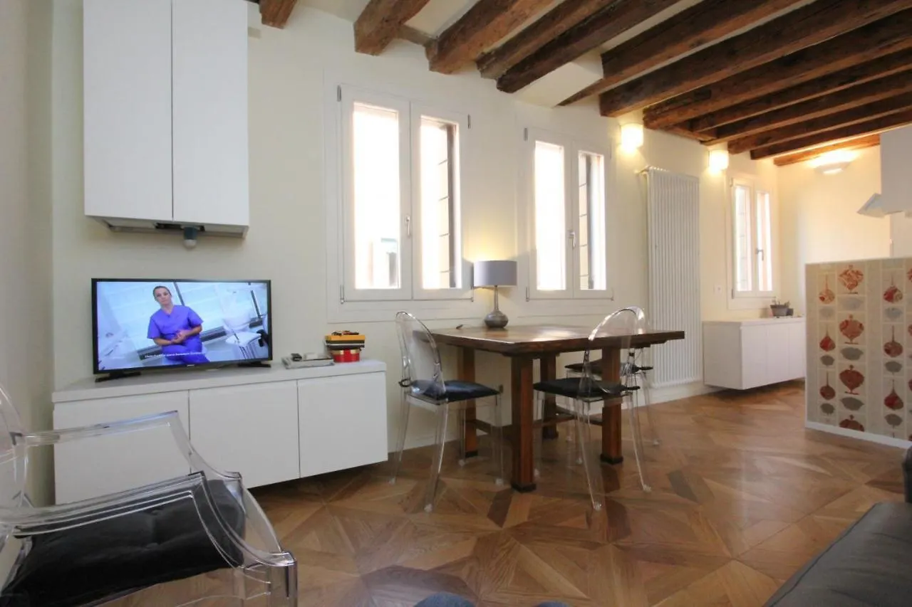 City Apartments Salute-Accademia location